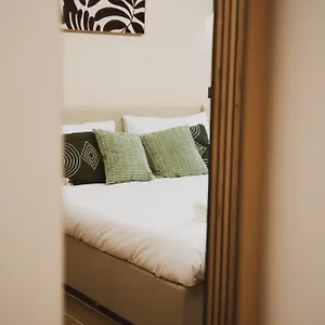 Nuova Luxury Ii , Milano Italia